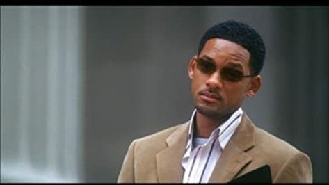 Will Smith Hitch, Will Smith Movies, Bad Men, Movies Of All Time, Men In Black, About Time Movie, Box Office, Watch Movies, Round Sunglass Men