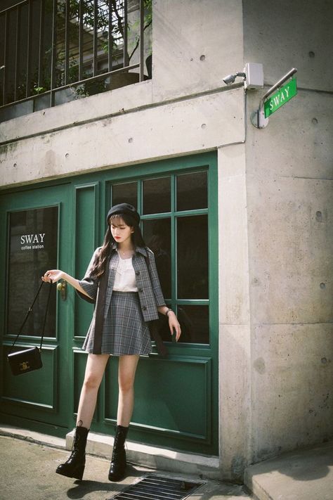 Stylist Outfit, Style Korea, Stylish Clothes For Women, Asia Girl, Curvy Girl Outfits, Kpop Fashion Outfits, Classic Outfits, Korean Outfits, Kpop Fashion