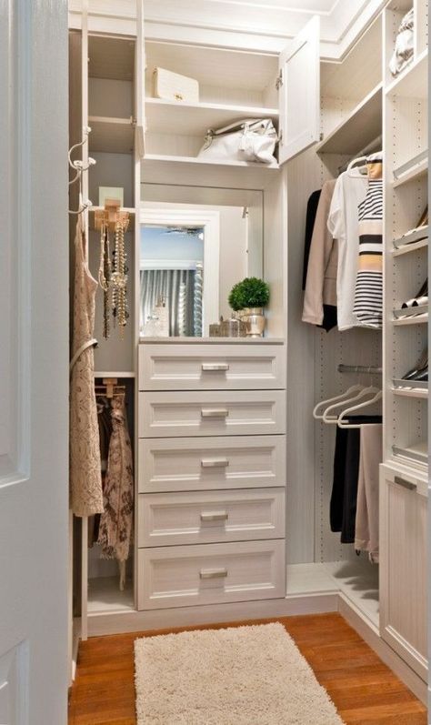 The best wardrobe design ideas you can copy right now 42 Small Walk In Closet Organization, Diy Kast, Small Master Closet, A Walk In Closet, Closet Interior, Organizing Walk In Closet, Master Closet Design, Small Walk In Closet, Master Closet Organization