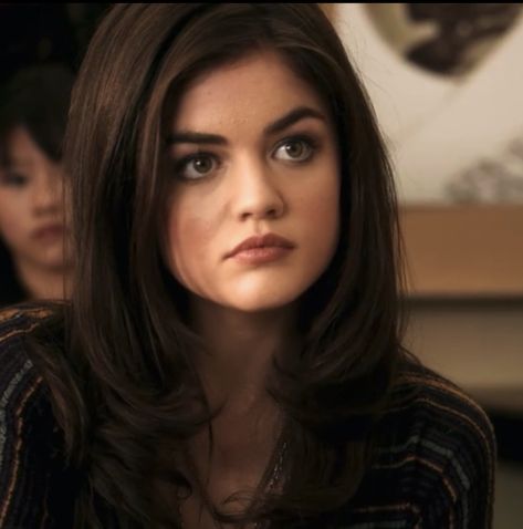 Pretty Little Liars Hairstyles, Pll Hair, Aria Montgomery Hair, Aria Hair, Pretty Little Liars Aria, Pretty Little Liars Fashion, Aria Montgomery, Lucy Hale, The Cw