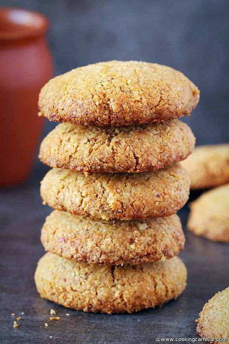 Eggless, refined sugar-free, Oats Atta Cookies, are my new favorite baked goodies. That too healthy! They are easy to make at home with basic pantry ingredients and don't require baking soda and baking powder! They do make the perfectly delightful tea-time accompaniment. #teatime #cookies #eggless #refinedsugarfree #healthy #oats #atta #wholewheat Quick Oat Cookies, Atta Biscuits Recipe, Oat Biscuit Recipe, Atta Recipe, Cookies Recipes Indian, Healthy Oat Cookies, Oatmeal Biscuits, Cookies Eggless, Oat Cookie Recipe