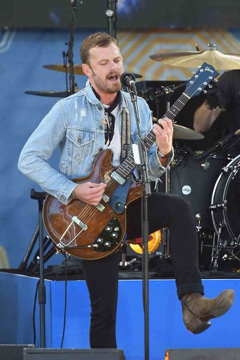 Caleb Followill Caleb Followill, Like Mike, Kings Of Leon, Music Icon, Indie Fashion, Rock Style, Denim Fashion, Eye Candy, Pop Culture