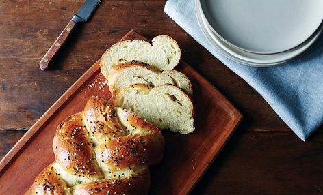 Scallion Pancake Challah Challah Recipe, Scallion Pancakes, Jewish Food, Loaf Of Bread, Baking Project, Sweet Breads, Jewish Recipes, Challah, Holiday Food