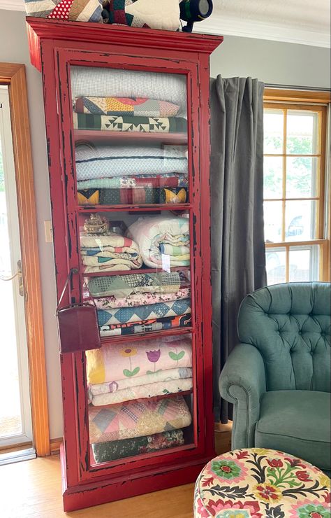 Glass Cabinet For Quilts, Quilt Display Cabinet, Quilt Cabinet Display, Quilt Display Case, Painted Curio Cabinets, Quilt Rack, Quilt Display, Quilt Storage, Diy Entryway