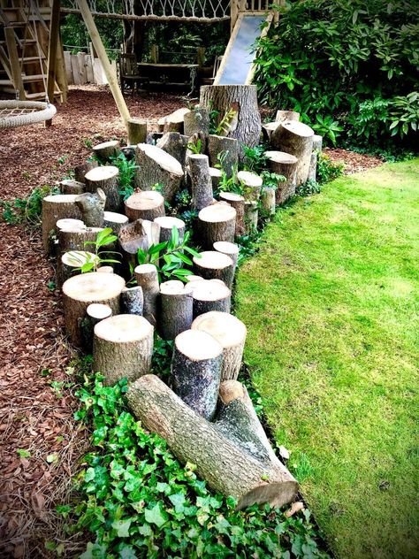 Small Backyard Design Layout, Small Backyard Design Ideas, Diy Garden Fence, Design On A Budget, Backyard Design Ideas, Backyard Design Layout, Tree Stumps, Small Backyard Ideas, School Garden