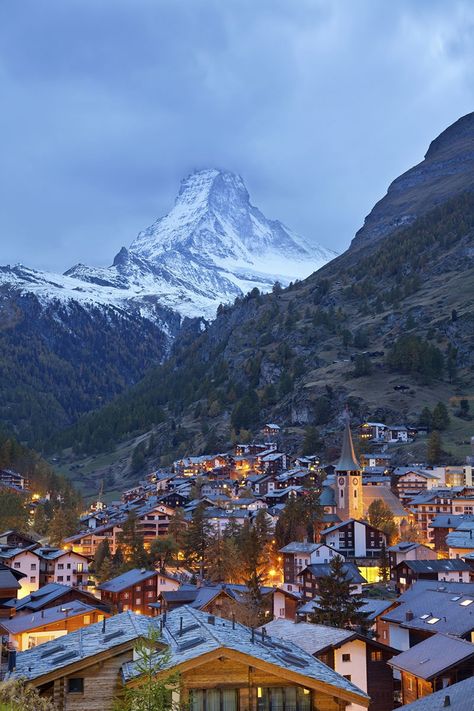 Los pueblos más bonitos de Suiza: los Petit Suisse rurales | Traveler Summer Skiing, Vacation Goals, Zurich Switzerland, Zermatt, Beautiful Places To Visit, Oh The Places Youll Go, Mountaineering, Dream Destinations, Zurich