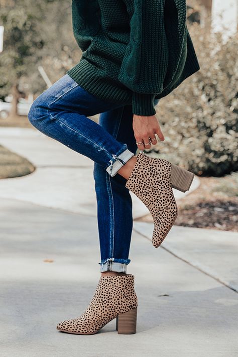 Cheetah Boots Outfit, Fall Outfits Pinterest, Cheetah Boots, Cheetah Print Outfits, Sport Casual Outfit, Hipster Girl, Hobo Chic, Leopard Print Outfits, Leopard Tote