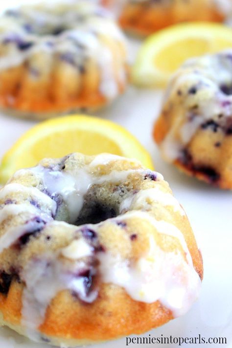 Blueberry Lemon Mini Bundt Cake Recipe - penniesintopearls.com - Super cute mini bundt cake recipe that is easy to follow and delicious to eat! Mini Bunt Cake, Mini Bundt Cakes Recipes, Bundt Pan Recipes, Bundt Cake Recipe, Mini Bundt, Pampered Chef Recipes, Mini Bundt Cakes, Chips Ahoy, Bundt Cakes Recipes