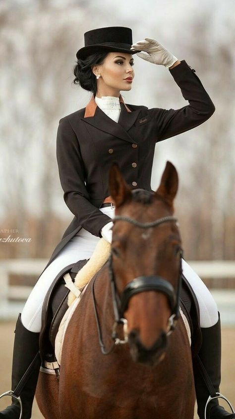 Equestrian Photoshoot, Horse Photography Poses, Horse Riding Outfit, Sport Look, Equestrian Aesthetic, Equestrian Chic, Horse Riding Clothes, Equestrian Girls, Fotografi Vintage