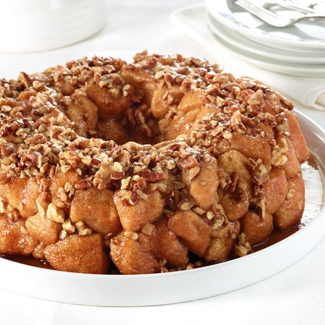 Love Monkey Bread? Get the sweet cinnamon sugar goodness of Monkey Bread in just a few easy steps and in about an hour. Check out this family-favorite #HEBrecipe that is sure to be a go-to dessert. Apple Cinnamon Monkey Bread, Cake Mix Coffee Cake, Pecan Monkey Bread, Pumpkin Monkey Bread, Cinnamon Monkey Bread, Pane Dolce, Pecan Pralines, Caramel Pecan, Monkey Bread