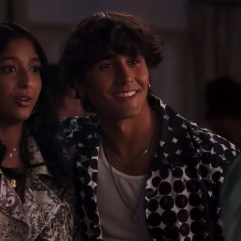 Michael Cimino And Maitreyi Ramakrishnan, Ethan From Never Have I Ever Wallpaper, Ethan Nhie, Ethan Neverhaveiever, Ethan Morales, Michael Cimino, Cole Baby, Cute Guy Pics, Character Inspiration Male