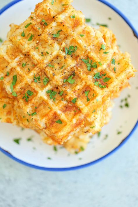 Tater Tot Waffles - Yes, you can turn tater tots into the BEST WAFFLES ever using a waffle iron! Seriously. Breakfast doesn't get any easier, or tastier!! Tator Tot Waffle, Tot Waffle, Hash Brown Waffles, Tater Tot Waffle, Savory Waffle Recipe, The Best Waffles, Best Waffles, Easy Tater Tots, Cornbread Waffles