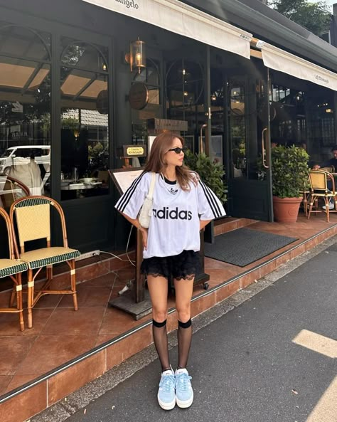 Adidas Jersey Outfit Women, Adidas Tokyo Outfit, Korean Outfits Street Styles Kpop, Singapore Street Style, Tokyo Summer Outfits, Gal Outfits, Blokette Core, Adidas Aesthetic, Outfit Konser