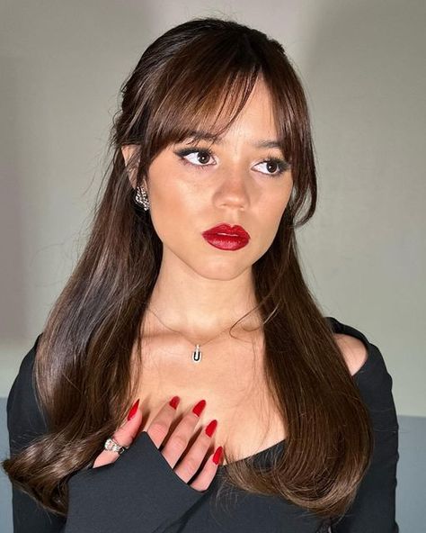 Clayton Hawkins on Instagram: "@jennaortega last night 🪄 mu @allanface style @mrenriquemelendez #hairbyclay #aframeagency #jennaortega #wednesdayaddams #wednesdaynetflix #glam #behindthescenes" Bangs With Medium Hair, Trending Haircuts, Hair Photo, Jena, Jenna Ortega, Hairstyles With Bangs, Hair Trends, New Hair, Short Hair Cuts