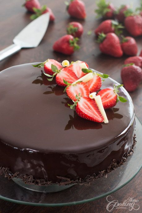 Dark Chocolate Cake, Mirror Cake, White Chocolate Mousse, Strawberry Jelly, Cake Chocolat, Dark Chocolate Cakes, Strawberry Cakes, Round Cake Pans, Chocolate Strawberries