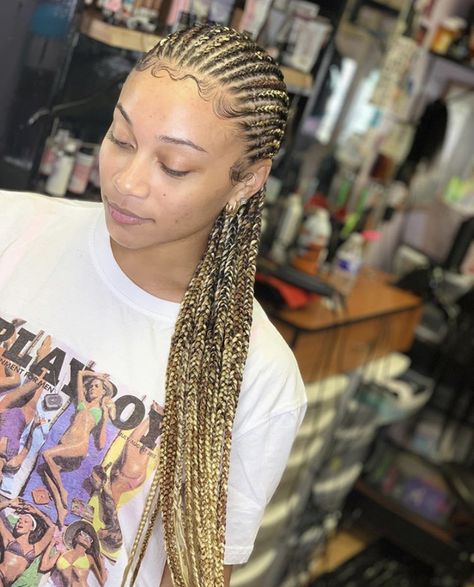 Platinum Blonde Feed In Braids, Cornrows Braids For Black Women Blonde, Beyonce Braids Cornrows, Blond Feed In Braids, 613 Feed In Braids, Blond Straight Back Braids, Blonde Straight Back Braids Black Women, Honey Blonde Cornrows Braids Black Women, Blonde Straight Back Braids