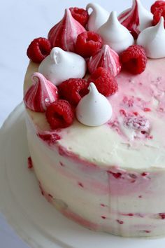 Raspberry & Mascarpone Layer Cake – Curly's Cooking Raspberry Cake Decoration Decorating Ideas, Raspberry Buttercream Cake, Raspberry Mascarpone Cake, Raspberry Birthday Cake, Two Layer Cake, Raspberry Mascarpone, Mascarpone Cake, Valentines Cake, Baking Cakes