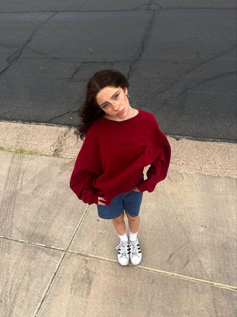 Street Aesthetic Outfit, Freckles Brown Hair, Red Crewneck Outfit, Blue Eyes Freckles, Crewneck Outfit, Outfit Inspo Aesthetic, Street Aesthetic, Red Crewneck, Red Pullover