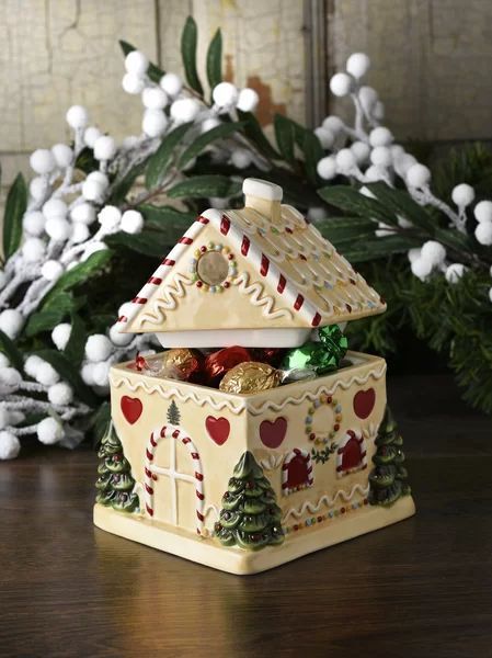 Spode Tree Gingerbread House, Green Christmas Decor, Christmas Tree Gingerbread, Christmas Tree Train, Gingerbread House Candy, Crea Fimo, Christmas Cookie Jars, Jar Ceramic, Christmas Tree Collection