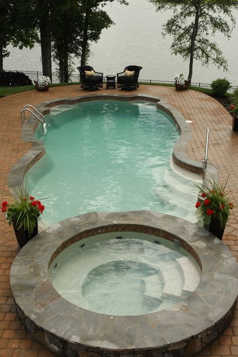 Jacuzzi Design, Outdoor Jacuzzi, Small Inground Pool, Backyard Pool Design, Kleiner Pool Design, Small Pool Design, Casa Country, Jacuzzi Outdoor, Fiberglass Pools