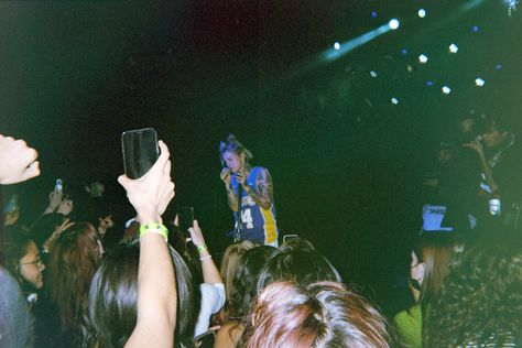 live concert picture Disposable Cameras At Party, Party Disposable Camera, 90s Disposable Camera Photos, Digital Camera Concert Pics, Lauren Sanderson, Friends Disposable Camera, Concert Pictures, Disposable Camera, Concert Photography