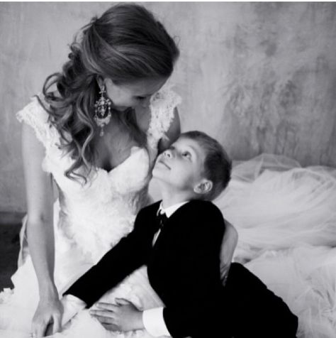 Mum And Son Wedding Photos, Bride And Sons Pictures, Bride And Son Wedding Photos, Wedding Photo Ideas With Son, Wedding Pictures With Son, Mother Son First Look Wedding, Wedding With Son, Wedding Pics With Kids, Bride And Son Pictures