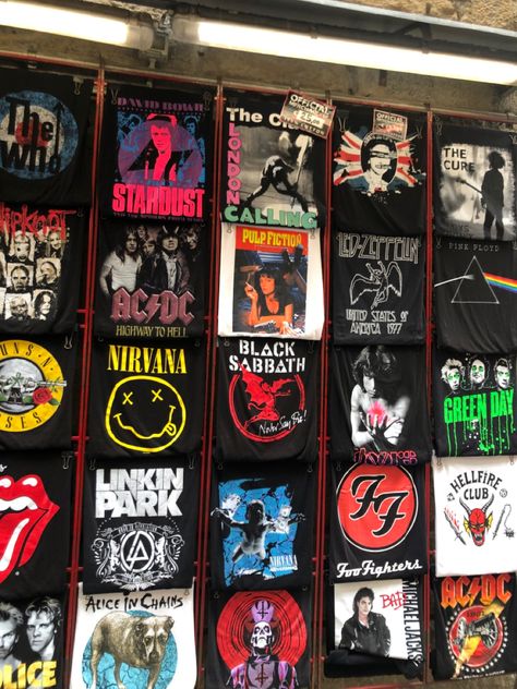 Simple Graphic Tee Outfit, Battle Jackets, Graphic Tee Outfit, Off To School, Graphic Band Tees, Battle Jacket, Grunge Music, Graphic Tee Outfits, Star Wars Movies