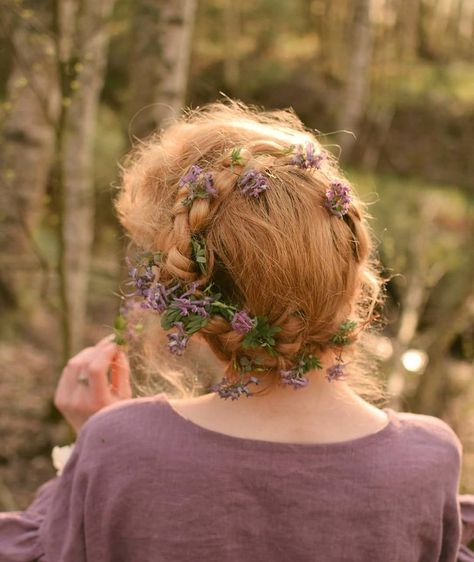 Anne Of Green Gables Hair, Cottagecore Hairstyles, Fairycore Aesthetic, Artsy Style, Fantasy Hair, Playing With Hair, Anne Of Green, Hair Reference, Anne Of Green Gables