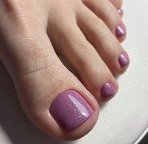 Best Toe Nail Color, Halloween Toe Nails, Nail Colors For Pale Skin, Pink Pedicure, Feet Nail Design, French Manicures, Pedicure Colors, Toe Nail Color, Pretty Toe Nails