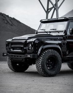 Blacked-Out Defender 110 Crew Cab Riva Boat, Truck Company, Swedish Army, Car Tips, Electric Boat, Land Rover Defender 90, Moto Cross, Land Rover Defender 110, Trucking Companies