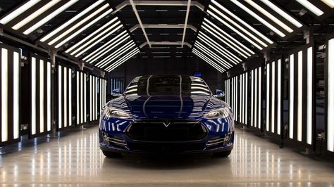 Motor Crush, Car Showroom Design, Totaled Car, Light Tunnel, New Tesla, Car Showroom, Showroom Design, Garage Design, Tesla Model S