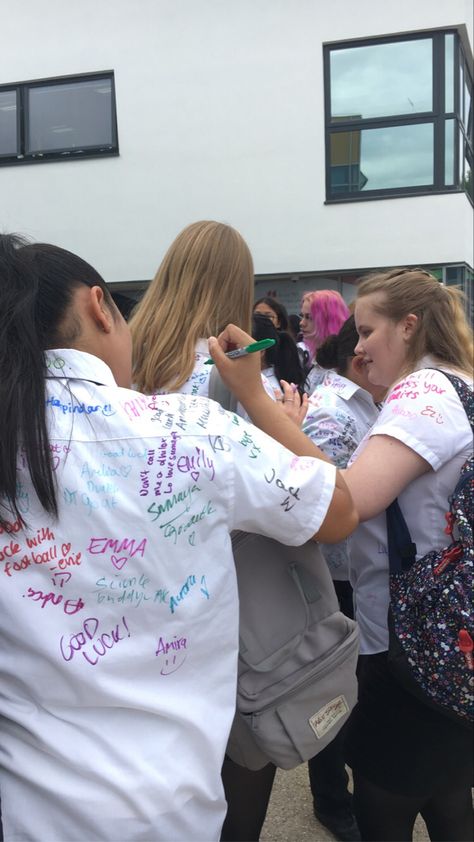 High School Leavers, Last Year Of School Aesthetic, Year 11 Leavers, Scribble Day, Leaving High School, Leavers Day, Last Day Of High School, Stud Aesthetic, Last Year Of School