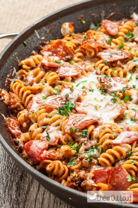 One Pot Pizza Pasta 2 Asian Pasta, Turkey Bolognese, Pasta Skillet, Asian Noodle Dishes, Pastas Recipes, One Pot Dinners, One Pot Dishes, Tasty Pasta, One Pot Pasta