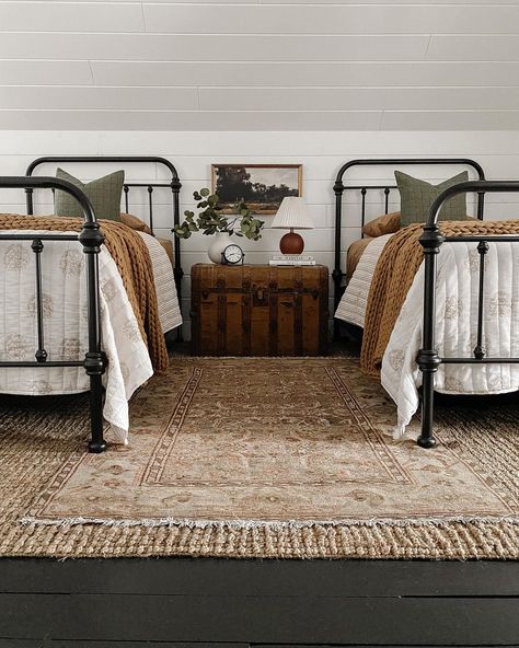 Create the cozy guest bedroom of your dreams, with a few small home decor accents that are easy to incorporate! Add a touch of freshness with your favorite real-touch faux eucalyptus stems and a modern, unique vase. Shop this entire look by @therignellranch in the link! Image and styling by @therignellranch on IG. Twin Beds Guest Room, Small Guest Bedroom, Cabin Bedroom, Casa Country, Twin Beds, Guest Room Decor, Twin Bedroom, Twins Room, Spare Bedroom