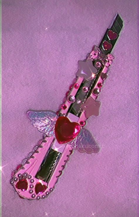 Cute Knife Aesthetic, Pink Knife Aesthetic, Pretty Knives Aesthetic, Yamikawaii Accessories, Cute Blades, Cute Knifes, Pink Scythe, Kawaii Knife, Pink Knives