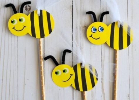 Crafts Ideas For Kids, Diy Bee, Bee Crafts For Kids, Diy Spring Crafts, Insect Crafts, Puppets For Kids, Puppet Crafts, Spring Kids, Spring Crafts For Kids