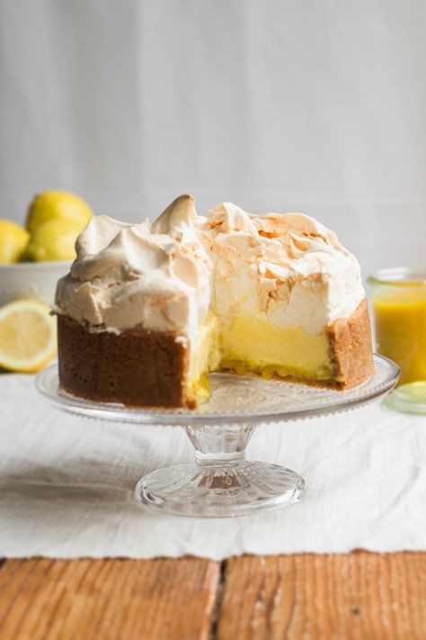 Lemon Meringue Cheesecake Mini Lemon Meringue Pies, Best Lemon Meringue Pie, Meringue Cheesecake, Lemon Meringue Cake, Lemon Meringue Cheesecake, Meringue Pie Recipes, Baked Cheesecake, Calorie Count, Meringue Cake