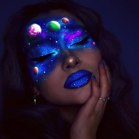 Hallowen Schminke, Halloween Make-up Looks, Make Up Designs, Galaxy Makeup, Neon Makeup, Cool Halloween Makeup, Halloween Makeup Scary, Power Of Makeup, Cool Makeup Looks