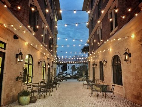 Diy Patio Ideas, Outdoor Lighting Design, Diy Outdoor Lighting, Patio String Lights, Outdoor Cafe, Patio Diy, Area Lighting, Cafe Lights, Outdoor Restaurant