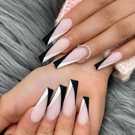 Amazing Nails (@amaziing_naiilsfeed1) • Instagram photos and videos White Nail French Tip, Nails Silver And White, Glitter White Acrylic Nails, Silver And White Nails, Sparkly Black Nails, White Spots On Nails, White Tip Nail Designs, Acrylic Nail Designs Coffin, Black And White Nail Designs