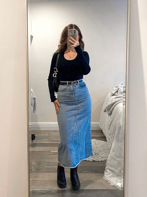 Denim Maxi Skirt Outfit Boho, Denim Long Skirt Outfit Ideas, Denim Long Skirt Outfit, Maxi Denim Skirt Outfit, Long Denim Skirt Outfits, Skirt Outfits For Women, Denim Skirt Outfit Fall, Long Jean Skirt Outfits, Denim Maxi Skirt Outfit