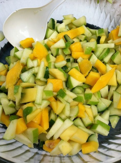 Apple Cucumber Mango Salad | BE REAL... {kf} Cucumber Mango, Vegan For A Week, Lemon Quinoa, Coconut Oatmeal, Tasty Snacks, House Salad, Vegetarian Salads, Iron Chef, Mango Salad