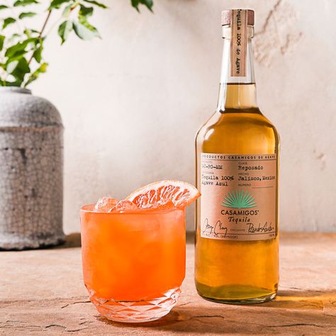 CASAMIGOS PALOMA 2 oz. Casamigos Reposado Tequila 1 1/2oz. Grapefruit Juice 1 oz. Fresh Lime Juice 1/2 oz. Cane Sugar 4 Basil Leaves Top off with a splash of squirt / sprite Optional: Rim 1/2 of glass with salt / sugar / grapefruit zest mixture. (All equal parts). Combine all ingredients into shaker. Muddle herbs. Add ice. Shake vigorously for 8-10 seconds. Fine strain in collins glass. Add fresh ice. Garnish with a fresh grapefruit peel placed on top of cocktail. Casamigos Reposado, Lake Drinks, Fun Beverages, Casamigos Tequila, Grapefruit Peel, Collins Glass, Tequila Cocktail, Beverage Photography, Best Seafood Recipes