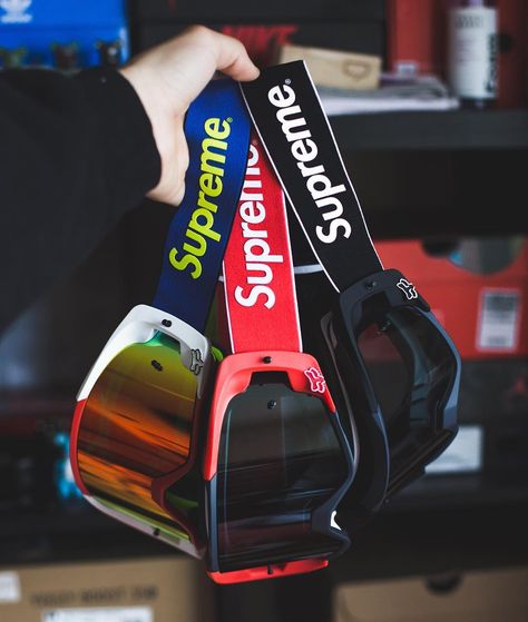 Issa set ✔️✔️✔️ Supreme x Fox Racing Vue Goggles 🤓🤓🤓 Dirt Bike Gear, Bike Pic, Nature Life, Bike Gear, Dream Design, Fox Racing, Samsung Gear Fit, The Conjuring, Cafe Racer