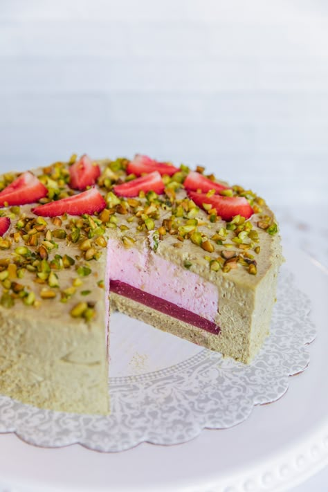 Strawberry Entremet, Saffron Spice, Mousse Cakes, Chilled Desserts, Strawberry Mousse, Pistachio Cake, Berry Cake, Raspberry Cake, Flavor Combinations