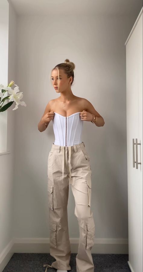 Corset Outfit Street Style, Corset Outfit Casual, Outfit With Corset, Going Out Outfit, Corset Outfit, Fashion Terms, Uni Outfits, Causal Outfits, Spring Fashion Outfits