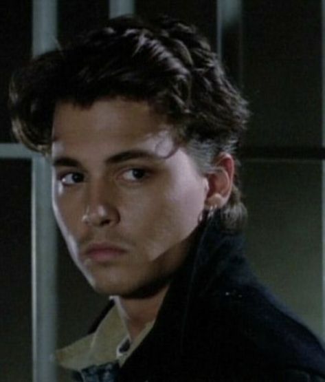 Mullet Guys, Johnny Depp Hair, 90s Johnny Depp, Tim Burton Johnny Depp, Famous People Celebrities, Johnny Depp Fans, Young Johnny Depp, 80s Men, Tim Burton