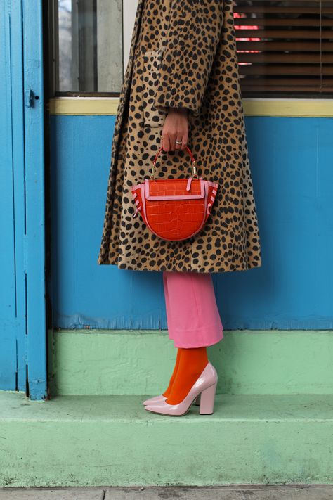 Blair highlights her favorite J.Crew new arrivals for spring and shows off a new pink and red with leopard outfit. Shop her picks now! Orange Blue Outfit, Mantel Outfit, Mode Prints, Blair Eadie, Leopard Outfits, Atlantic Pacific, Colored Tights, Fashion Sites, Boho Dresses