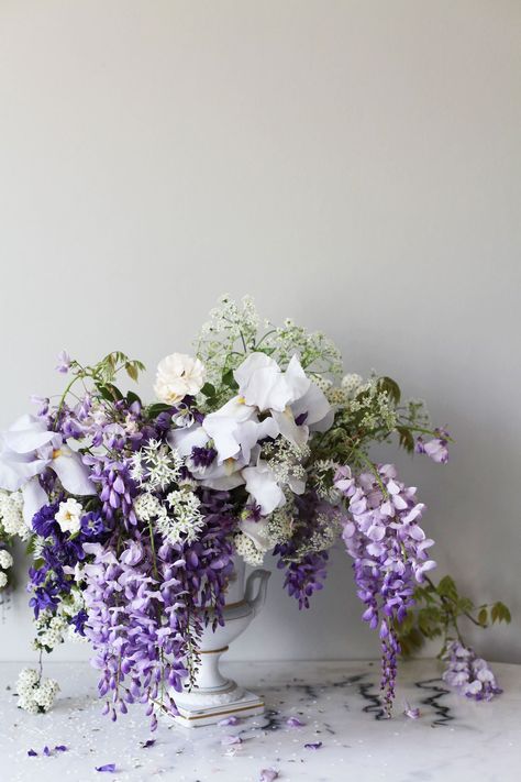 DIY: Garden Wisteria + Iris Summer Bouquet Garden Floral Arrangements, Iris Bouquet, Wisteria Wedding, Bouquet Champetre, Best Wedding Colors, Purple Wisteria, Spring Flower Arrangements, Flower Decorations Diy, Summer Bouquet