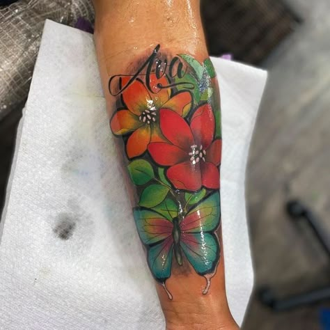 Leg Tats For Women, Colorful Tattoos For Black Women, Arm Tattoos Black, Skin Color Tattoos, Tats Ideas, Green Tattoos, Hand Tattoos For Girls, Cute Hand Tattoos, Palm Tattoos